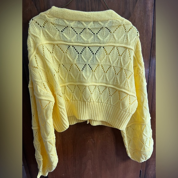 Size Small Cropped Cardigan - Picture 2 of 3